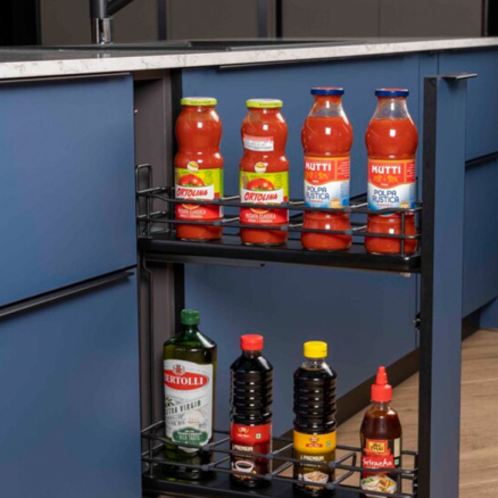 Hafele-Storage-Solutions_Bottle-Pullout