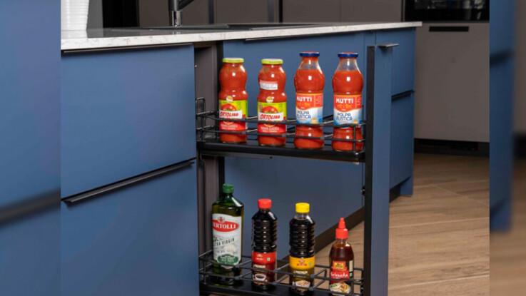 Hafele-Storage-Solutions_Bottle-Pullout