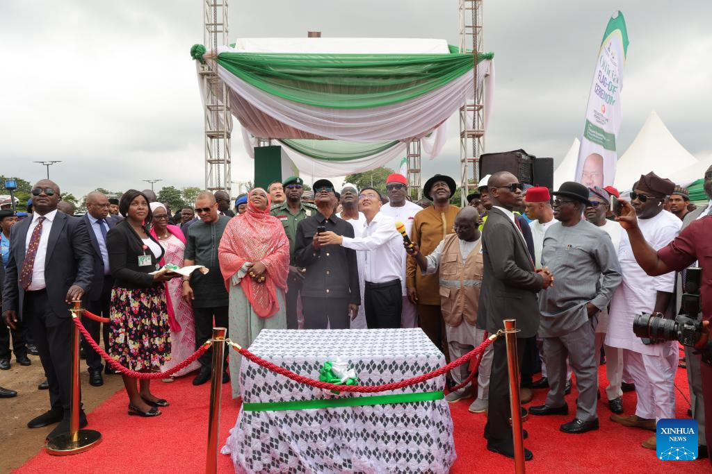Chinese Firms Launch Solar Streetlight Project to Enhance Abuja’s Security Chinese Solar project